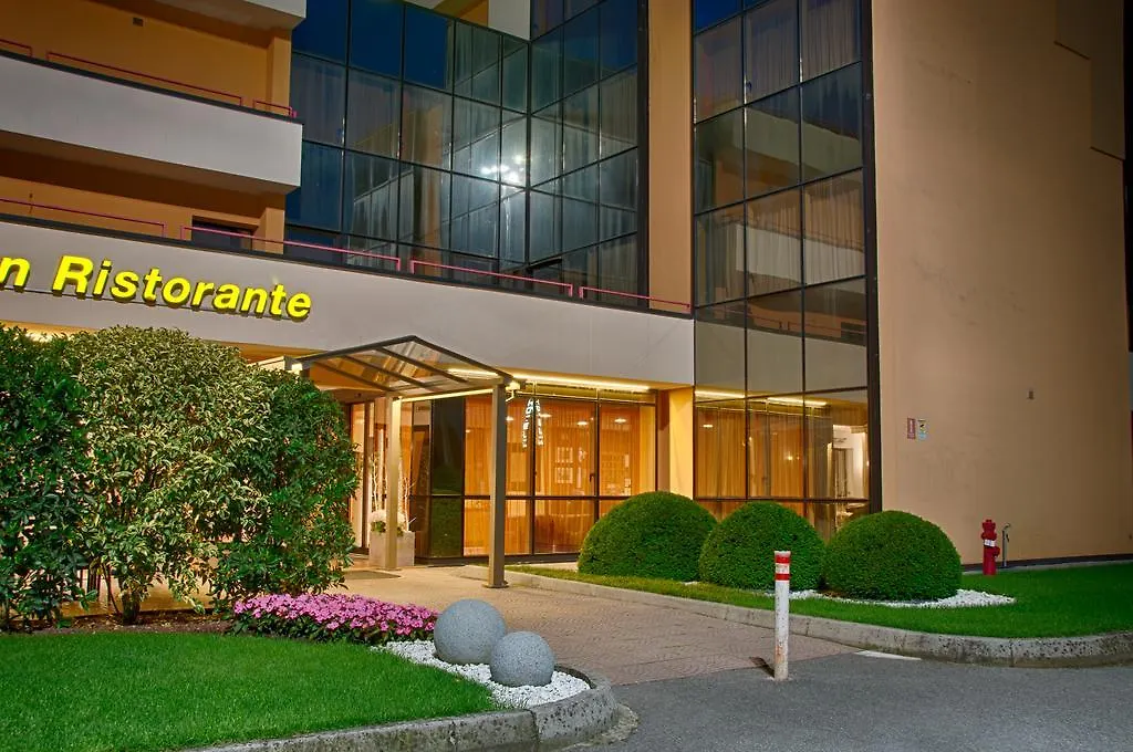 Albergo Papillon Cazzago San Martino 3*,