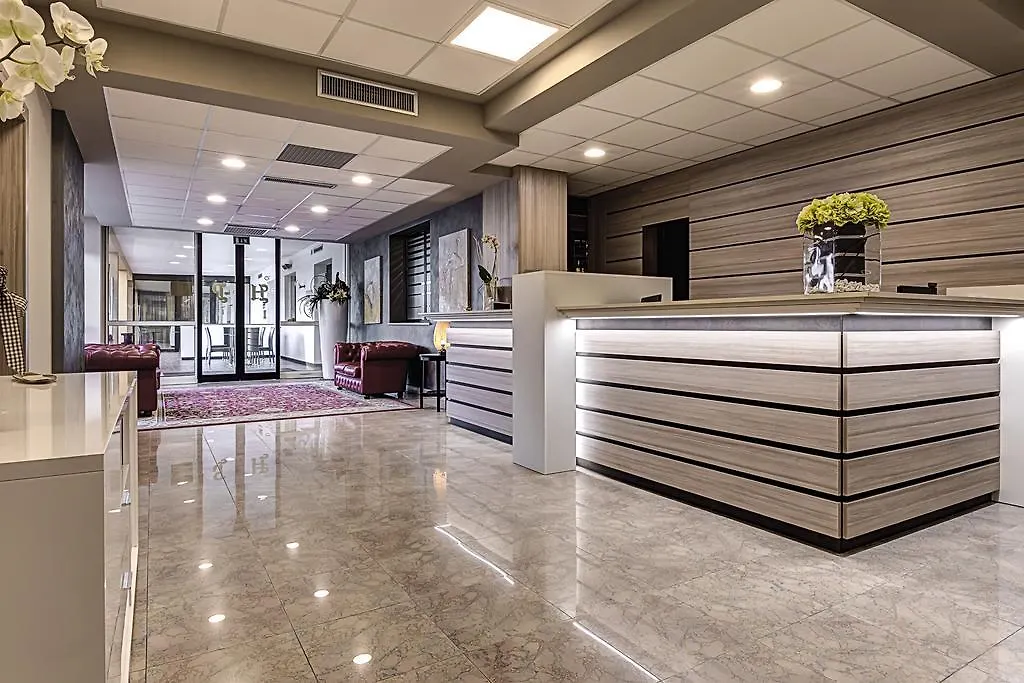 Albergo Papillon Cazzago San Martino 3*,  İtalya