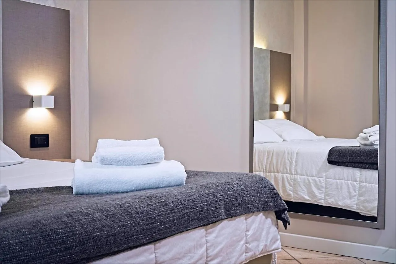 Albergo Papillon Cazzago San Martino 3*,